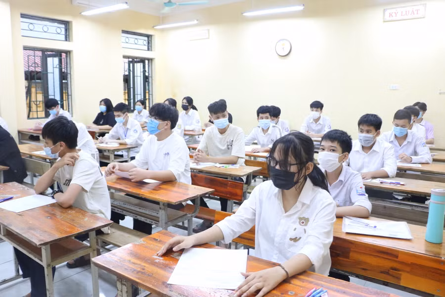 Năm 2021, Hà Nội đã tổ chức tuyển sinh vào lớp 10 THPT với 4 môn gồm Toán, Ngữ văn, Ngoại ngữ và Lịch sử.