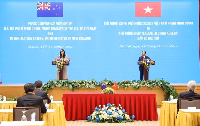 Hai Thủ tướng Việt Nam và New Zealand gặp gỡ báo chí sau hội đàm - Ảnh: VGP/Nhật Bắc