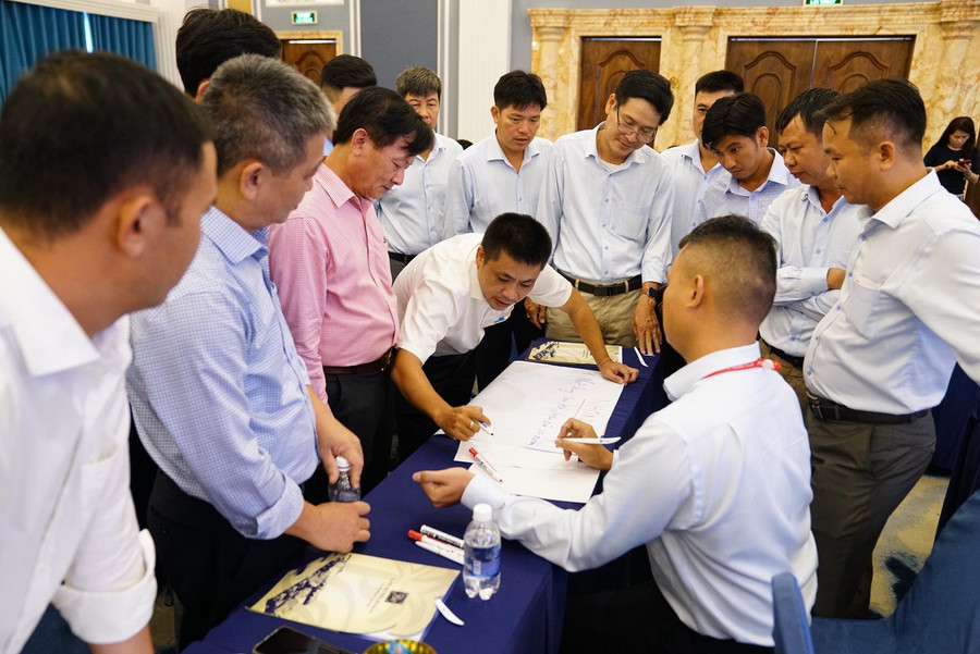 Các đại biểu nhiệt tình tham gia thảo luận, đề xuất các nội dung đổi mới công tác ATVSLĐ Các đại biểu nhiệt tình tham gia thảo luận, đề xuất các nội dung đổi mới công tác ATVSLĐ