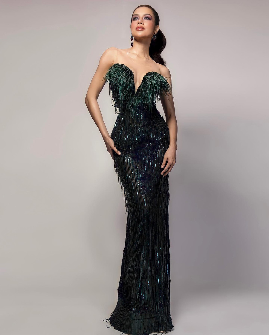 Ngoài ra người đẹp còn tham gia nhiều cuộc thi và đạt được nhiều thành tích: danh hiệu như Á hậu Miss Teen Tourism Philippines 2019, Miss Eco Teen International 2020, Á hậu 1 Miss World Philippines 2020.