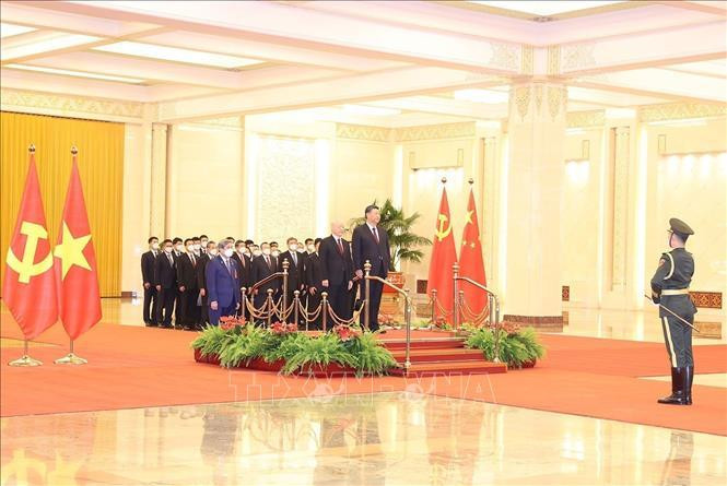 Tổng Bí thư Nguyễn Phú Trọng và Tổng Bí thư, Chủ tịch Trung Quốc Tập Cận Bình duyệt đội Danh dự. Ảnh: Trí Dũng/TTXVN Tổng Bí thư Nguyễn Phú Trọng và Tổng Bí thư, Chủ tịch Trung Quốc Tập Cận Bình duyệt đội Danh dự. Ảnh: Trí Dũng/TTXVN