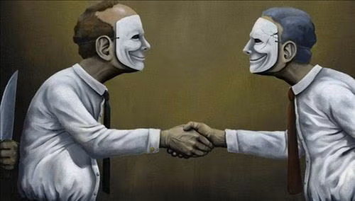 Tuổi Hợi cẩn thận bị kẻ tiểu nhân tìm ra sơ hở để hãm hại.