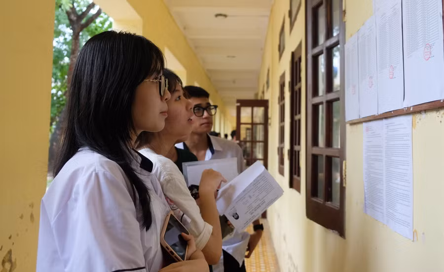 Nhiều thí sinh đến điểm thi rất sớm.