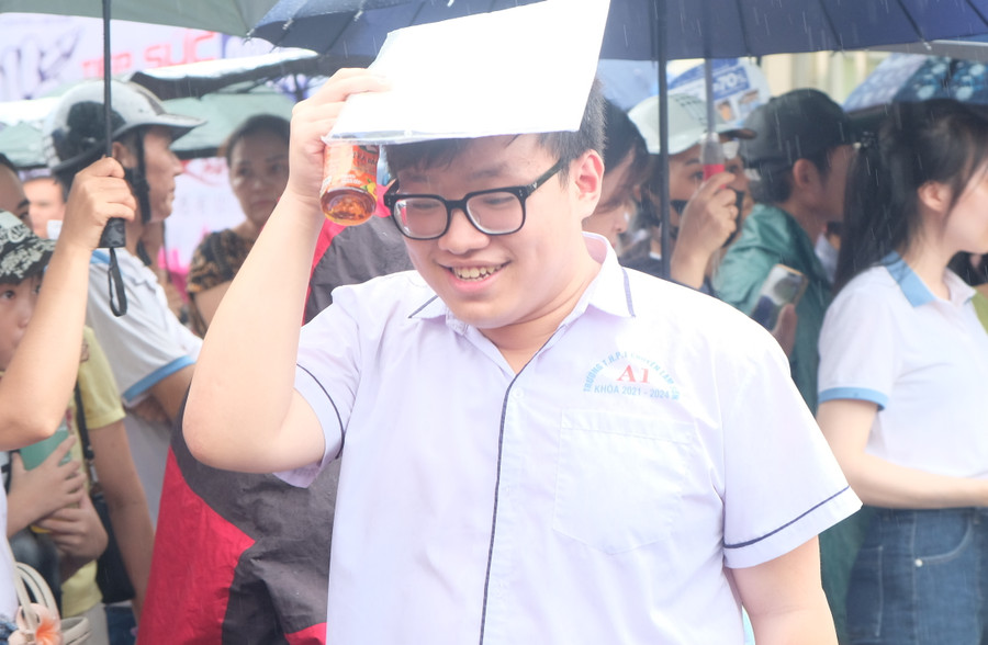 Vượt qua môn thi đầu tiên với tâm trạng thoải mái khiến các thí sinh phần nào bớt áp lực trong các môn tiếp theo. Vượt qua môn thi đầu tiên với tâm trạng thoải mái khiến các thí sinh phần nào bớt áp lực trong các môn tiếp theo.