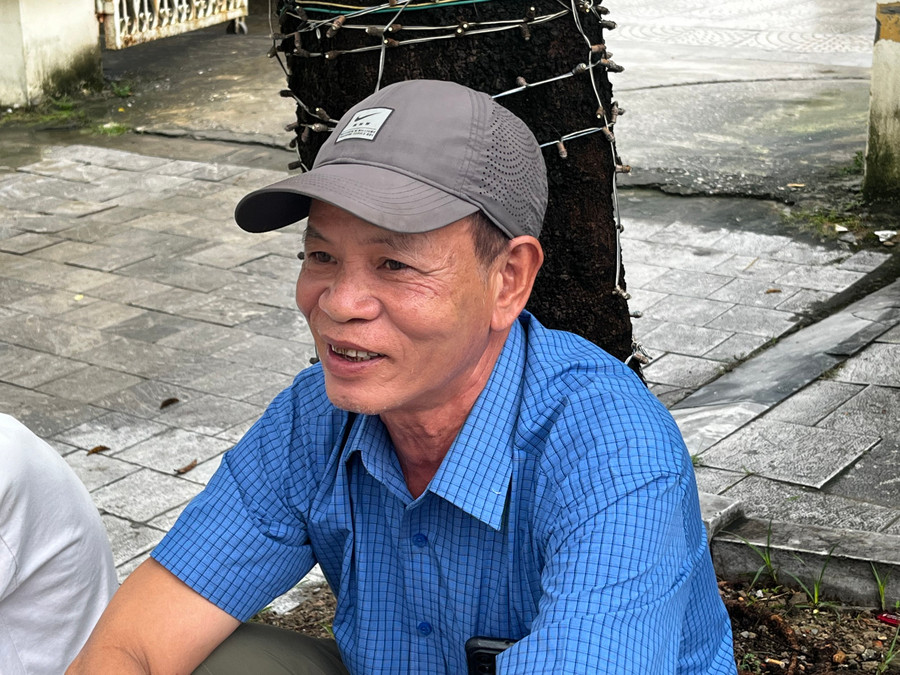 Phụ huynh cho biết, con ở bên trong căng thẳng nhưng bên ngoài họ cũng căng thẳng không kém. Phụ huynh cho biết, con ở bên trong căng thẳng nhưng bên ngoài họ cũng căng thẳng không kém.