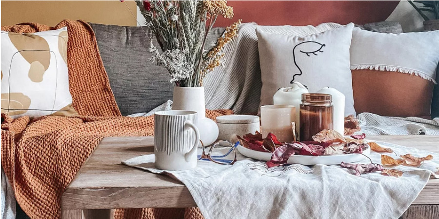 Trang trí kiểu chữ “X” có thể tạo ra khu vực trung tâm lý tưởng cho một bình hoa. (Ảnh: ITN).