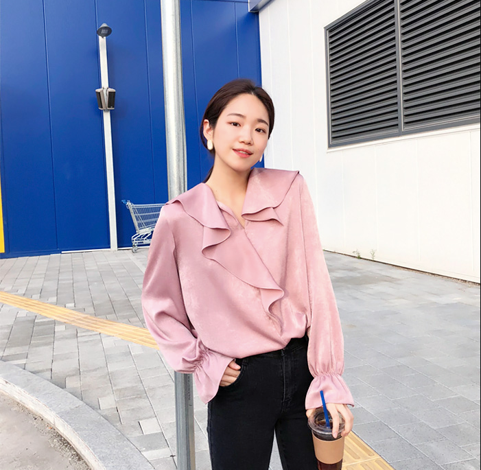 Áo “cổ lá sen” chính thức trở thành hot trend của chị em công sở năm nay ảnh 6