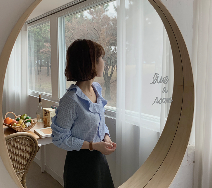 Áo “cổ lá sen” chính thức trở thành hot trend của chị em công sở năm nay ảnh 5