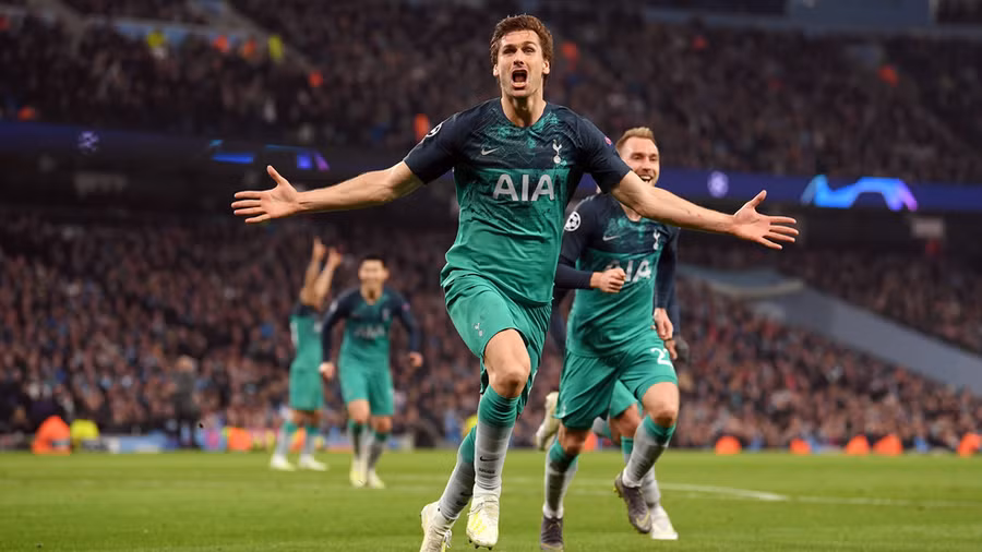 Llorente trở thành người hùng của Tottenham với pha ghi bàn bằng đùi.