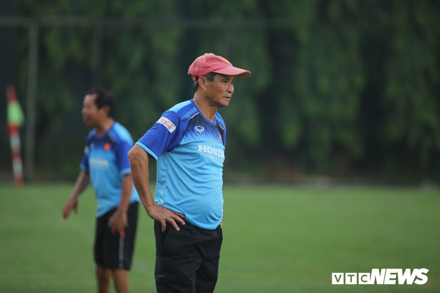 HLV Mai Đức Chung muốn tuyển nữ tiếp tục đoàn kết và cố gắng HLV Mai Đức Chung muốn tuyển nữ tiếp tục đoàn kết và cố gắng