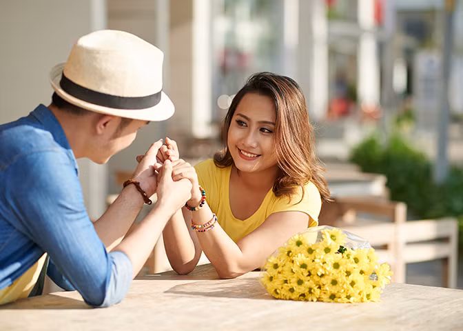  Các mối quan hệ trở nên cũ kỹ là do cặp đôi tránh đối mặt với vấn đề. (Ảnh: ITN)