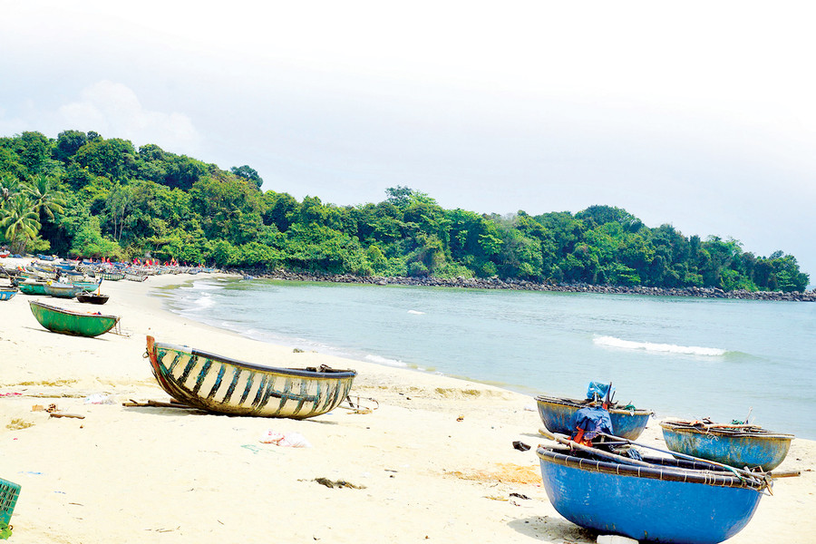 Nằm dưới chân đèo Hải Vân, quay mặt ra biển, nhiều hộ dân Nam Ô phải dời đi để nhường đất cho dự án du lịch Nằm dưới chân đèo Hải Vân, quay mặt ra biển, nhiều hộ dân Nam Ô phải dời đi để nhường đất cho dự án du lịch