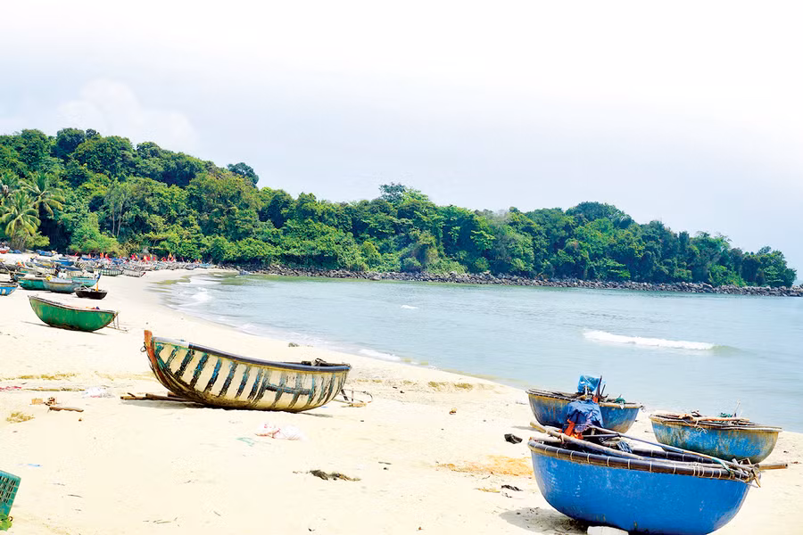 Nằm dưới chân đèo Hải Vân, quay mặt ra biển, nhiều hộ dân Nam Ô phải dời đi để nhường đất cho dự án du lịch Nằm dưới chân đèo Hải Vân, quay mặt ra biển, nhiều hộ dân Nam Ô phải dời đi để nhường đất cho dự án du lịch