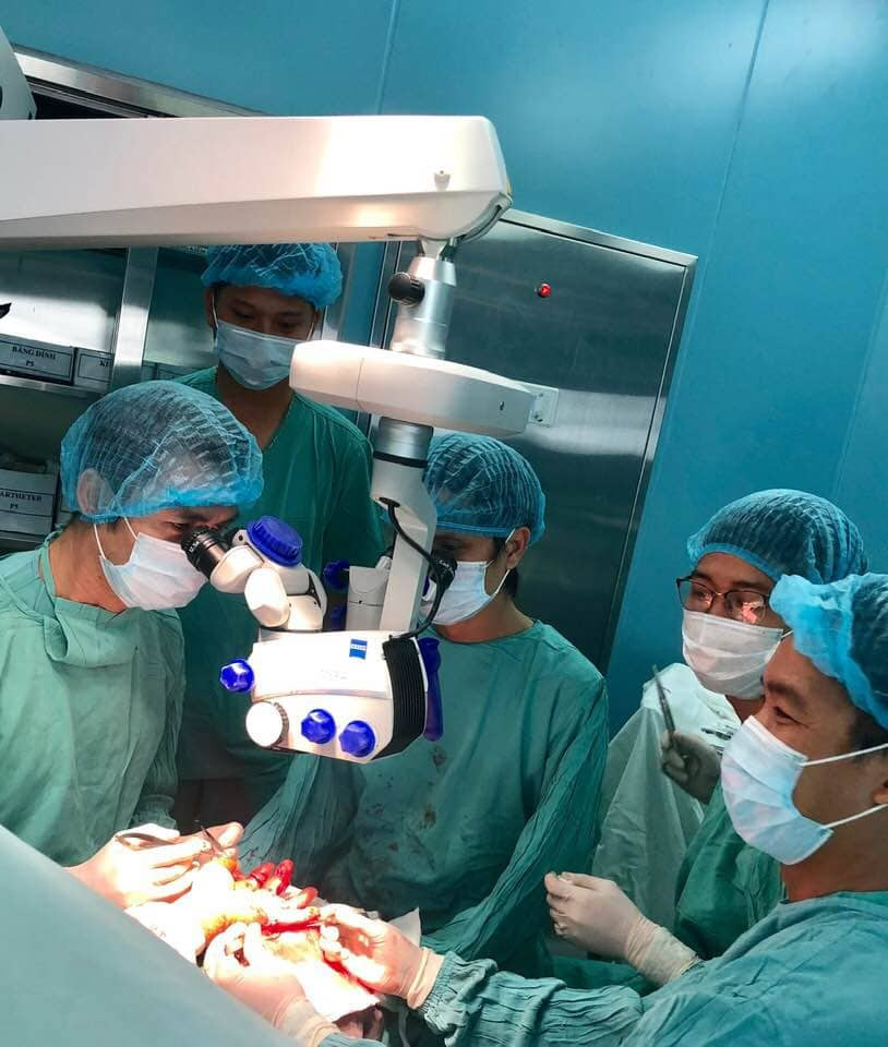 Áp dụng phẫu thuật vi phẫu cứu chữa bệnh nhân tại cơ sở 2 Bệnh viện Trung ương Huế Áp dụng phẫu thuật vi phẫu cứu chữa bệnh nhân tại cơ sở 2 Bệnh viện Trung ương Huế