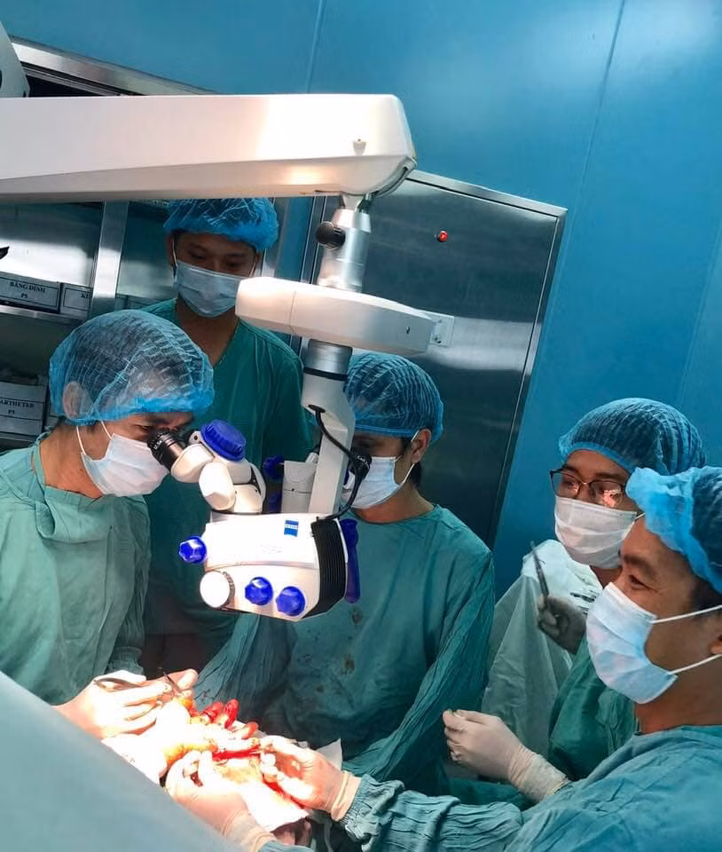 Áp dụng phẫu thuật vi phẫu cứu chữa bệnh nhân tại cơ sở 2 Bệnh viện Trung ương Huế