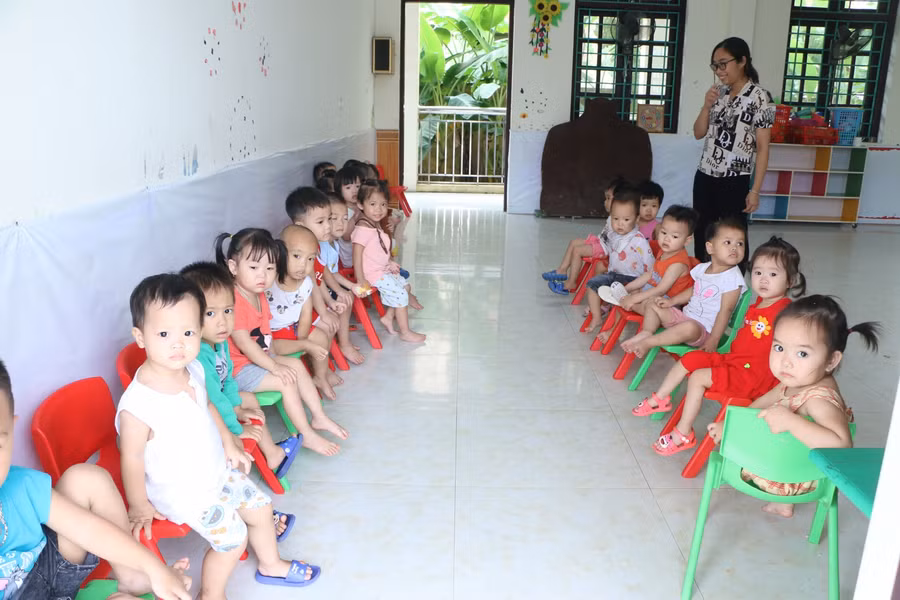 Riêng khối nhà trẻ có 81 trẻ, đa số được bố mẹ đăng ký cho đi lớp trong hè.