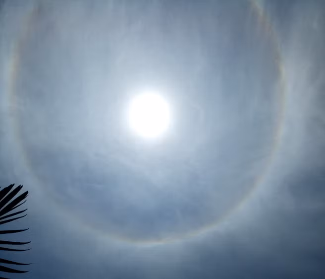 Hiện tượng lạ, ánh hào quang vây quanh mặt trời ở Quảng Nam. Ảnh: Trương Hồng