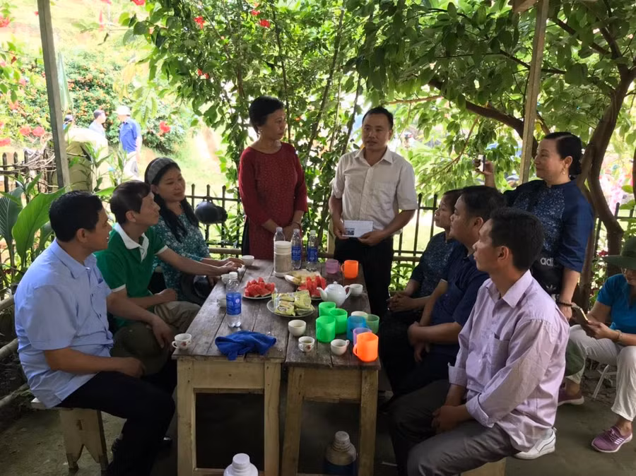 Trao quà khuyến học cho trường tiểu học và mầm non Tây Tiến khu vực Sài Khao.