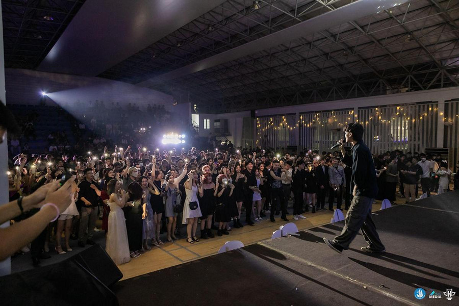 Một đại tiệc chia tay K17 ra trường náo nhiệt, đáng nhớ đúng với tinh thần, nhiệt huyết tuổi trẻ HAU. Một đại tiệc chia tay K17 ra trường náo nhiệt, đáng nhớ đúng với tinh thần, nhiệt huyết tuổi trẻ HAU.