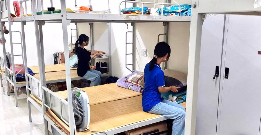 Các em học sinh người DTTS đang sinh hoạt tại KTX luôn được rèn luyện thói quen ngăn nắp, gọn gàng.