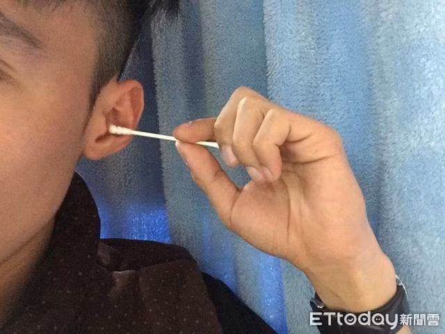 dung tam bong ngoay tai sai cach, nguoi dan ong bi vi khuan an mon nao - 1