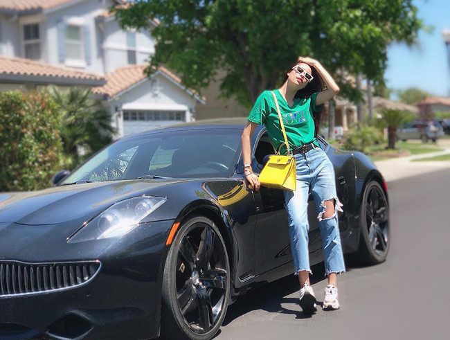 Dạo gần đây, Phạm Hương như trẻ ra vài tuổi nhờ 2 công thức diện đồ này - Ảnh 1. Dạo gần đây, Phạm Hương như trẻ ra vài tuổi nhờ 2 công thức diện đồ này - Ảnh 1.