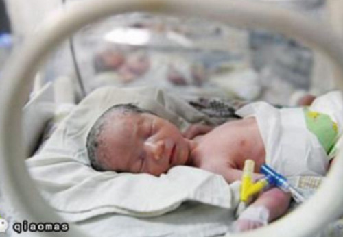 be-2-thang-tuoi-nguy-kich-vi-thoi-quen-pha-sua-sai-cua-bo-me