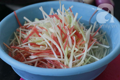 Gỏi đu đủ mực rim chua giòn giải ngán cho bữa tiệc ảnh 6 Gỏi đu đủ mực rim chua giòn giải ngán cho bữa tiệc ảnh 6