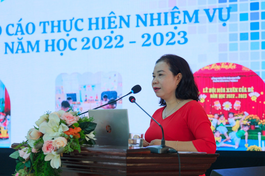 Bà Nguyễn Ngọc Huệ, Trưởng phòng GD Mầm non (Sở GD&ĐT) báo cáo kết quả thực hiện nhiệm vụ năm học 2022-2023. Bà Nguyễn Ngọc Huệ, Trưởng phòng GD Mầm non (Sở GD&ĐT) báo cáo kết quả thực hiện nhiệm vụ năm học 2022-2023.