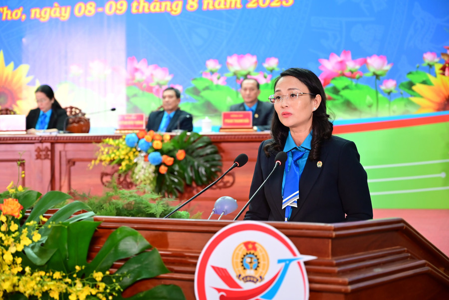 Bà Lê Thị Sương Mai, Chủ tịch LĐLĐ TP Cần Thơ phát biểu tại phiên thứ nhất Bà Lê Thị Sương Mai, Chủ tịch LĐLĐ TP Cần Thơ phát biểu tại phiên thứ nhất