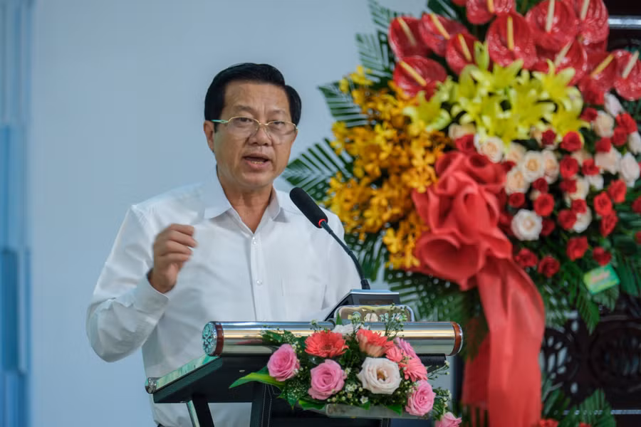 đại diện các Bộ, ngành và đại diện lãnh đạo địa phương báo cáo và kiến nghị giải pháp xuất khẩu gạo trong thời gian tới.