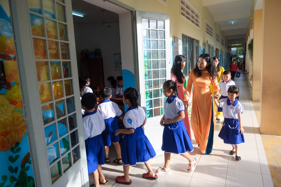 Lễ đón học sinh chỉ là những lời chia sẻ "chay" ấm áp của thầy cô về ngôi trường vùng ven.