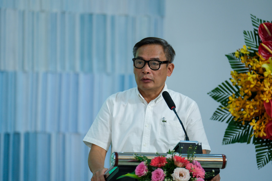 đại diện các Bộ, ngành và đại diện lãnh đạo địa phương báo cáo và kiến nghị giải pháp xuất khẩu gạo trong thời gian tới.