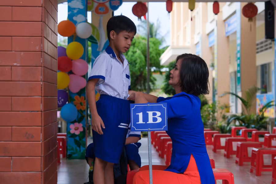 Không khí đón trò ấm áp tình thầy trò trong ngày tựu trường.