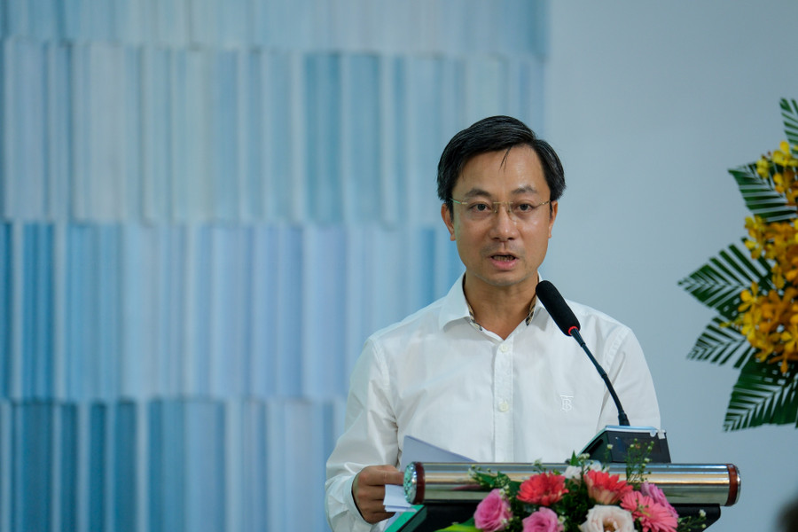 đại diện các Bộ, ngành và đại diện lãnh đạo địa phương báo cáo và kiến nghị giải pháp xuất khẩu gạo trong thời gian tới.