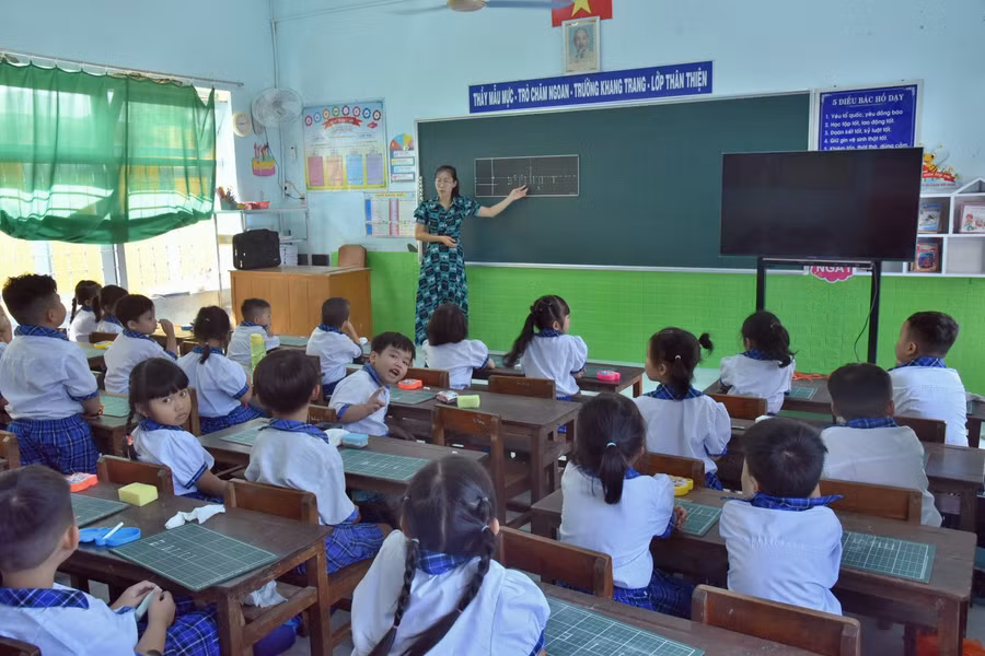 Học sinh khối lớp 1 tại Trường Tiểu học Cái Tàu Hạ, huyện Châu Thành, tỉnh Đồng Tháp Học sinh khối lớp 1 tại Trường Tiểu học Cái Tàu Hạ, huyện Châu Thành, tỉnh Đồng Tháp