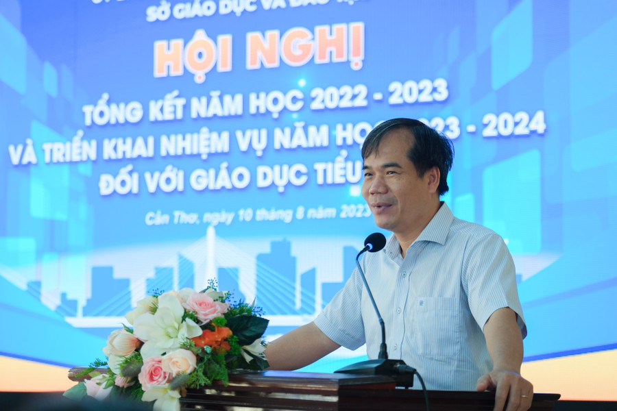 Ông Nguyễn Phúc Tăng, Phó giám đốc Sở GD&ĐT TP. Cần Thơ phát biểu chỉ đạo hội nghị. Ông Nguyễn Phúc Tăng, Phó giám đốc Sở GD&ĐT TP. Cần Thơ phát biểu chỉ đạo hội nghị.