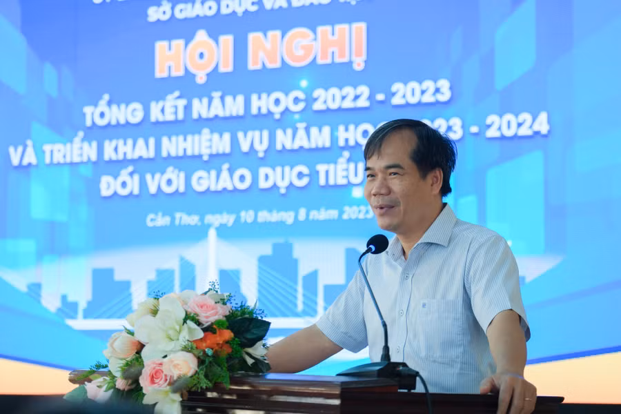 Ông Nguyễn Phúc Tăng, Phó giám đốc Sở GD&amp;ĐT TP. Cần Thơ phát biểu chỉ đạo hội nghị.