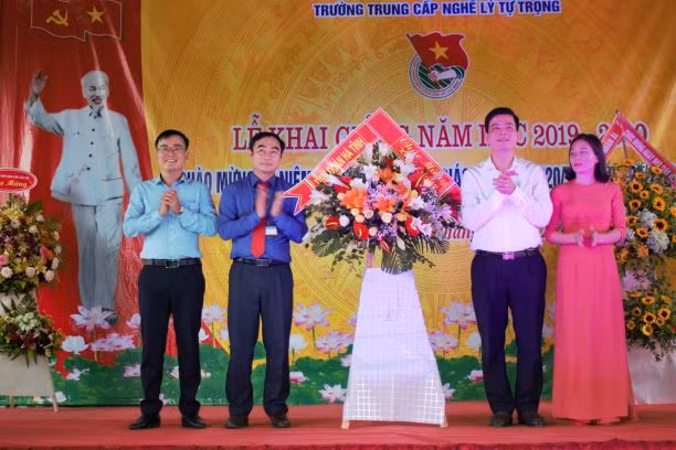 Đào tạo nghề gắn với giải quyết việc làm cho học sinh