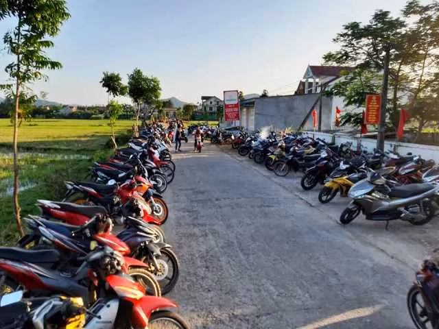 Hoạt động gần đây nhất của TTHTCĐ xã Mỹ Lộc, huyện Can Lộc là việc tuyên truyền người dân đậu xe ngay ngắn hai bên đường tại các trường học sau buổi tan trường.