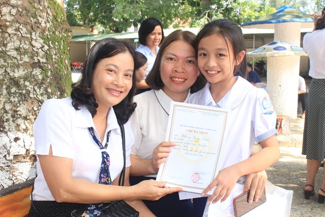 Em Đặng Kiều Ánh giành giải Nhất kính tặng cô giáo chủ nhiệm Trần Thị Thanh Thảo.