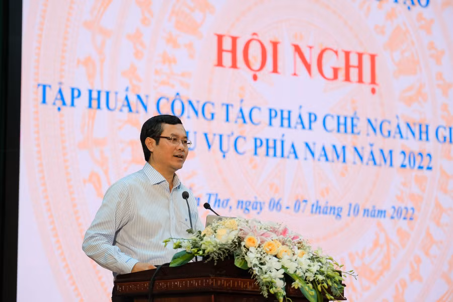 PGS, TS. Nguyễn Văn Phúc - Thứ trưởng Bộ GD&amp;ĐT phát biểu khai mạc hội nghị
