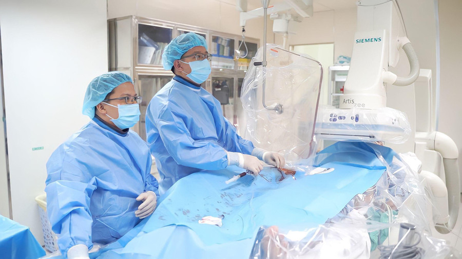 Ca can thiệp tim mạch được các chuyên gia về tim mạch thực hiện trực tiếp. Ca can thiệp tim mạch được các chuyên gia về tim mạch thực hiện trực tiếp.