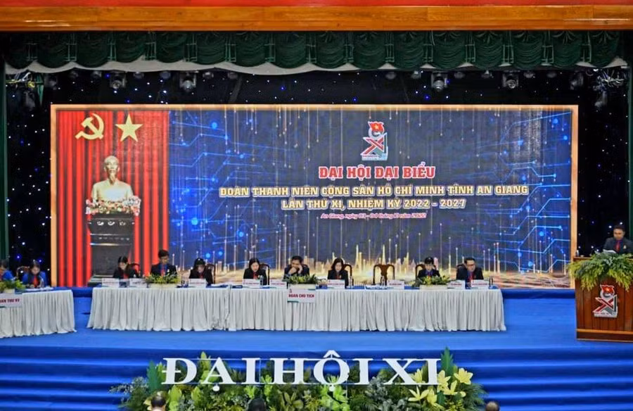 Đoàn chủ tịch Đại hội đại biểu Đoàn TNCS Hồ Chí Minh tỉnh An Giang khóa XI, nhiệm kỳ 2022 - 2027.