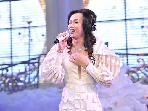 Những kiểu tóc khó nhịn cười của Hoài Linh 