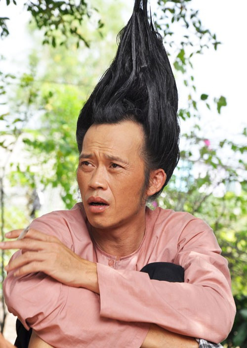 Những kiểu tóc khó nhịn cười của Hoài Linh 