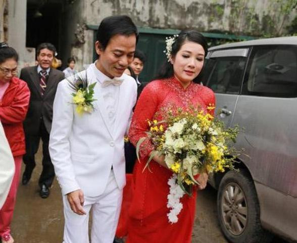 Thanh Thanh Hiền và Chế Phong trong ngày cưới. Thanh Thanh Hiền và Chế Phong trong ngày cưới.