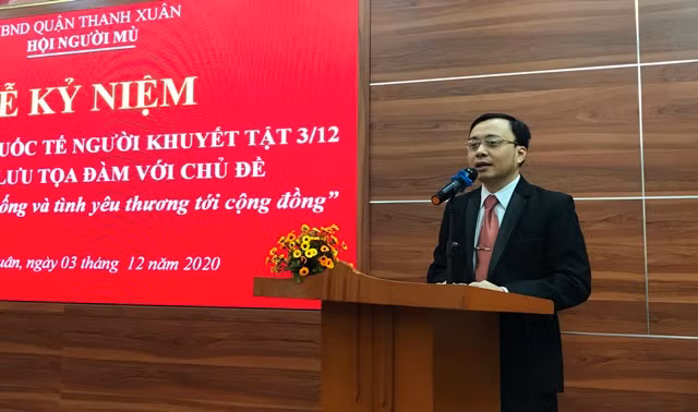 Ông Nguyễn Tiến Thành - Chủ tịch Hội người mù quận Thanh Xuân phát biểu tại Lễ kỷ niệm