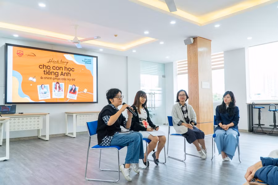 Các diễn giả chia sẻ về kỹ năng học tiếng Anh cho con