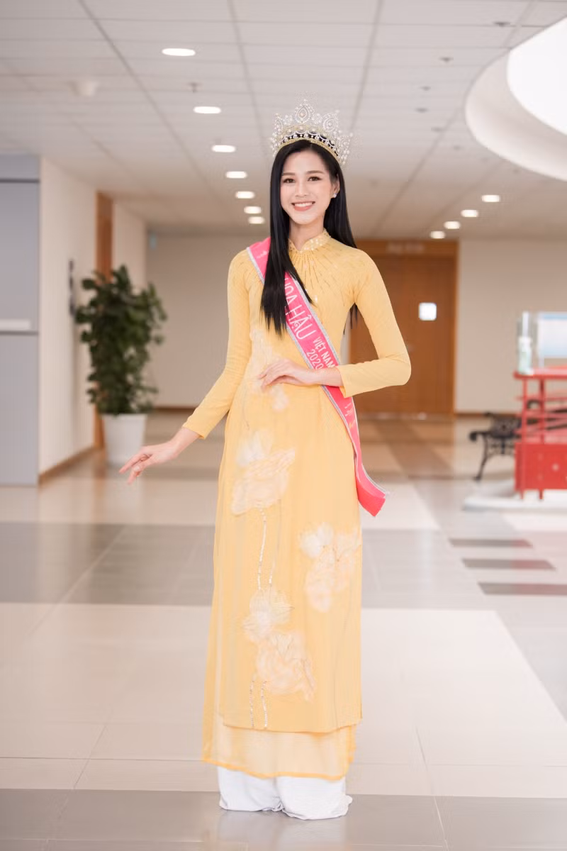 Đỗ Thị Hà đã tự tin hơn sau khi đăng quang.